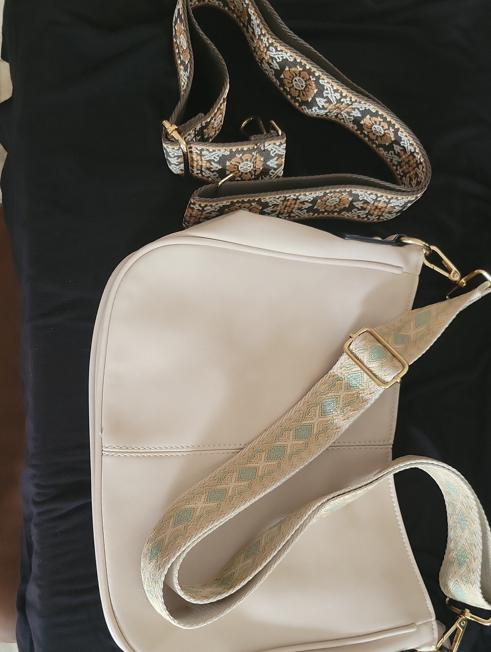 Source Unknown Cream Crossbody Bag with Patterned Adjustable Strap